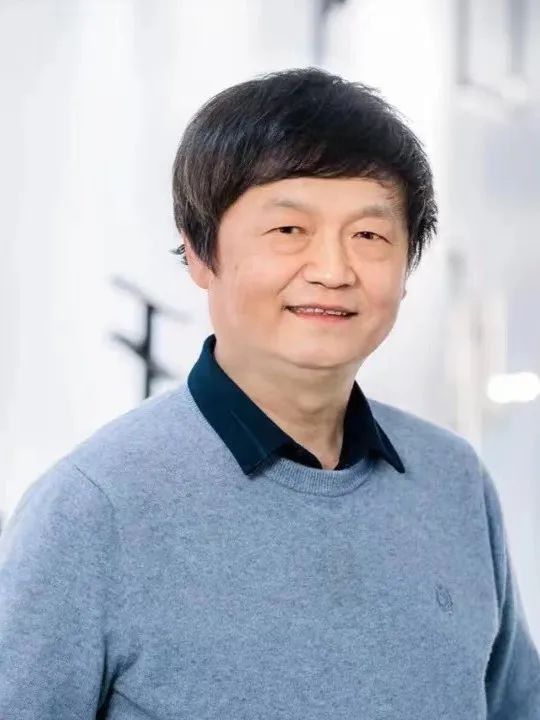 何人可 照片
